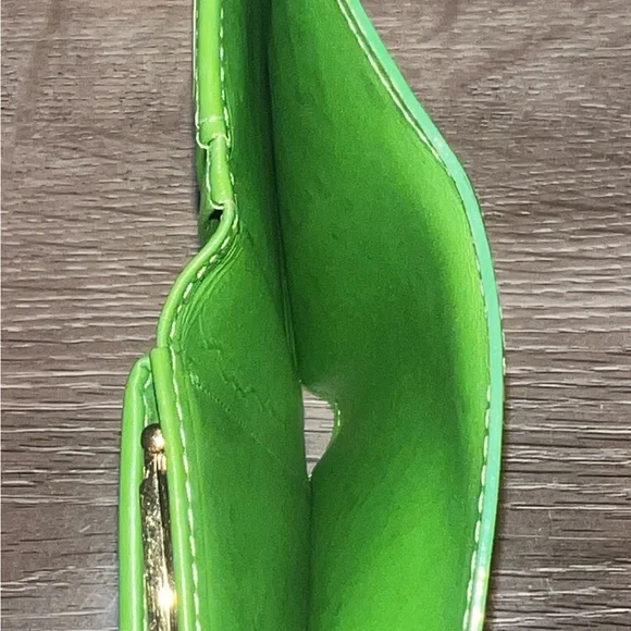 Louis Vuitton Monogram Green Vernis Kisslock Wallet - Picture 10 of 16